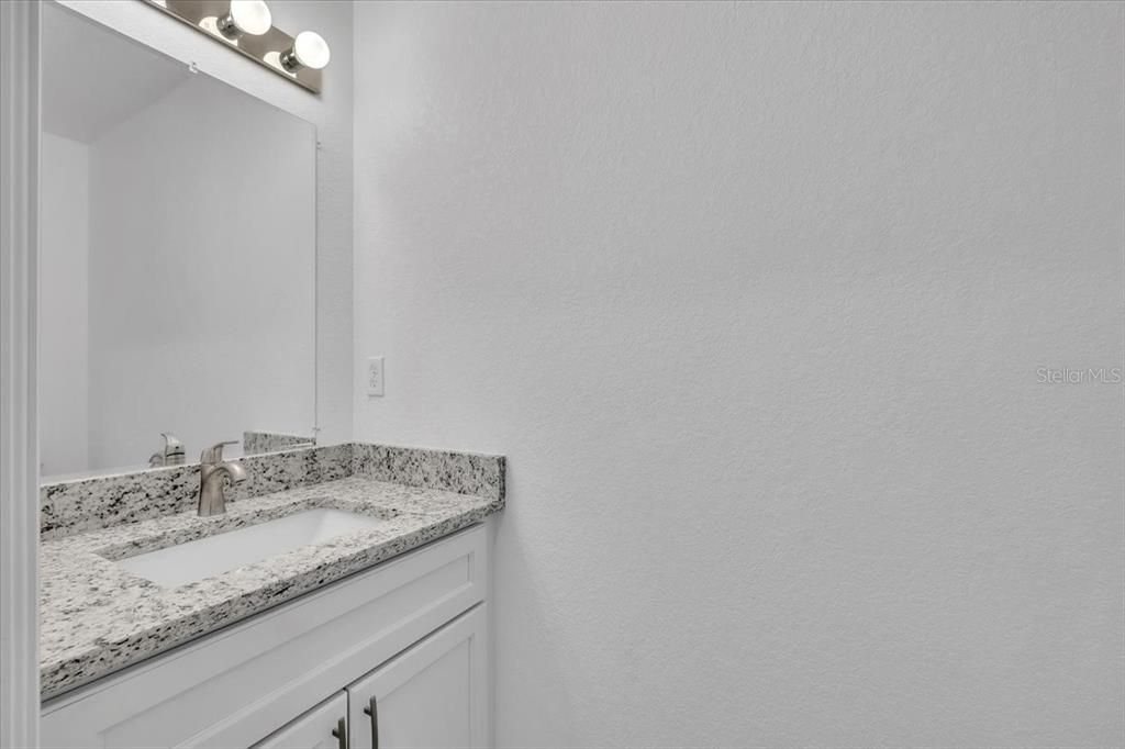 Под контрактом: $245,000 (2 спален, 1 ванн, 962 Квадратных фут)