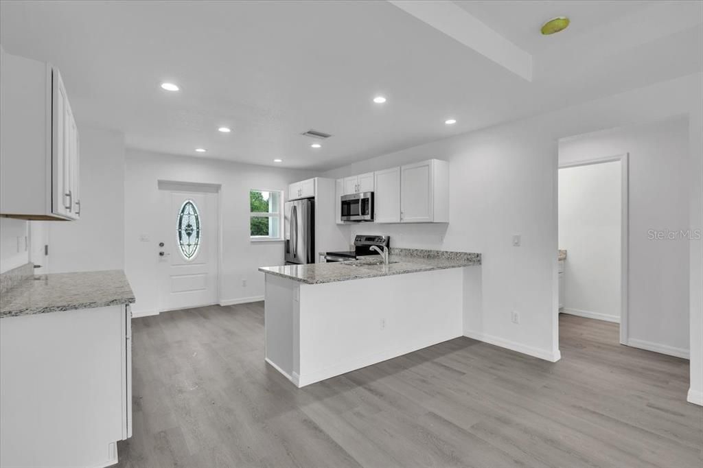 Под контрактом: $245,000 (2 спален, 1 ванн, 962 Квадратных фут)