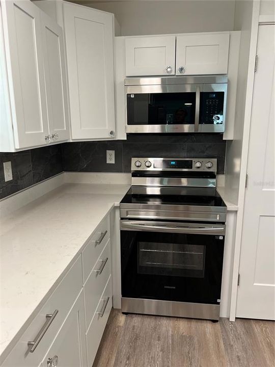 待售: $205,000 (2 贝兹, 1 浴室, 928 平方英尺)