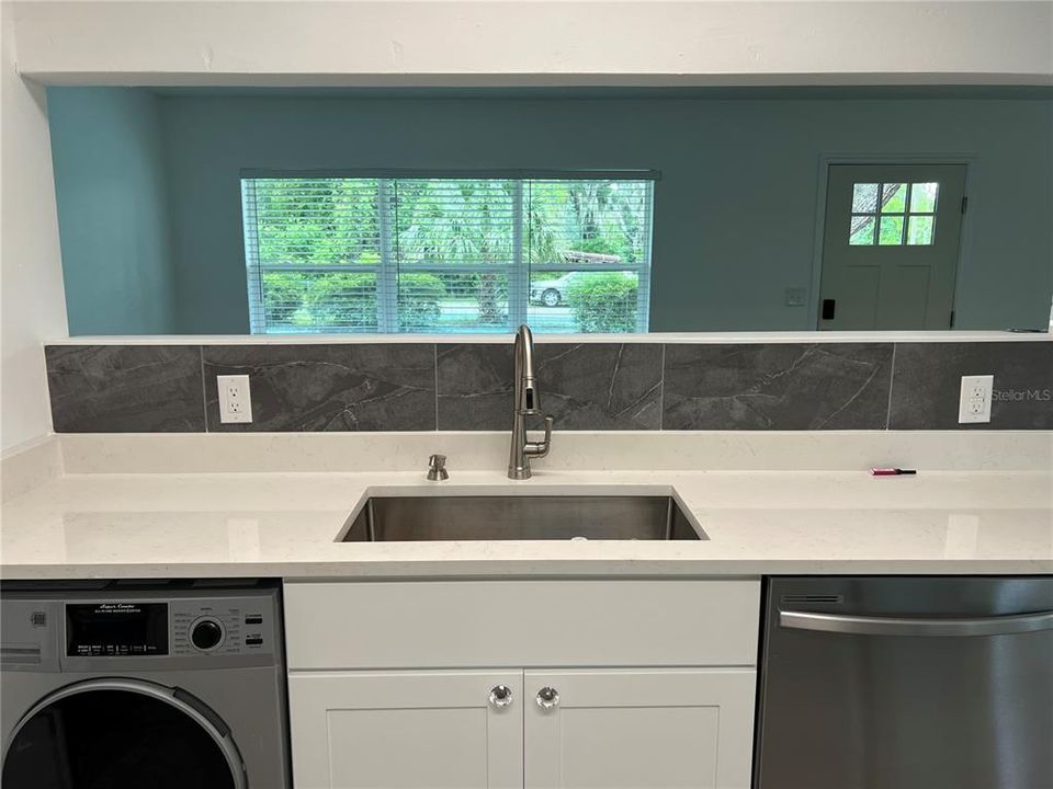 待售: $205,000 (2 贝兹, 1 浴室, 928 平方英尺)