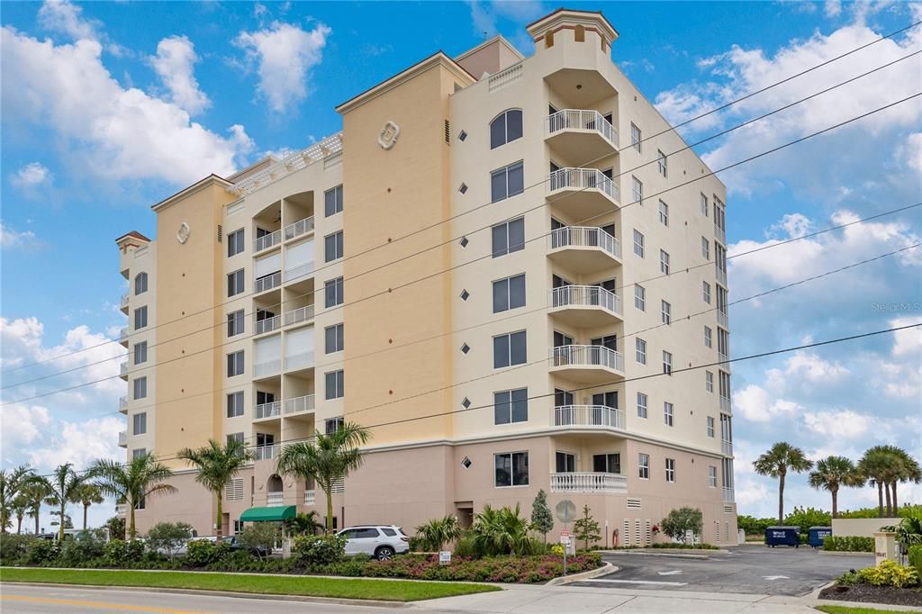 For Sale: $2,300,000 (2 beds, 2 baths, 2194 Square Feet)