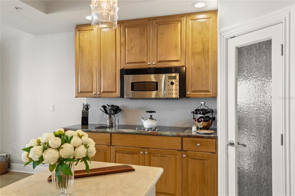 For Sale: $2,300,000 (2 beds, 2 baths, 2194 Square Feet)