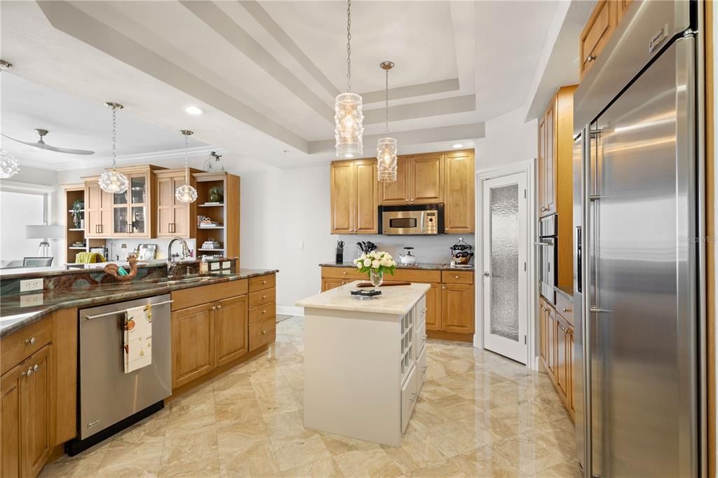 For Sale: $2,300,000 (2 beds, 2 baths, 2194 Square Feet)