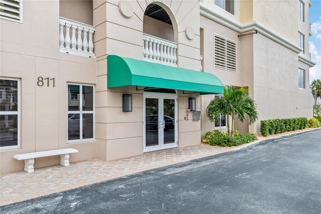 For Sale: $2,300,000 (2 beds, 2 baths, 2194 Square Feet)