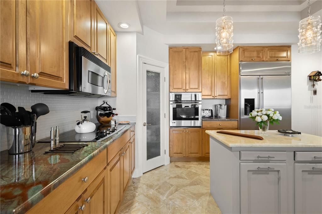 For Sale: $2,300,000 (2 beds, 2 baths, 2194 Square Feet)