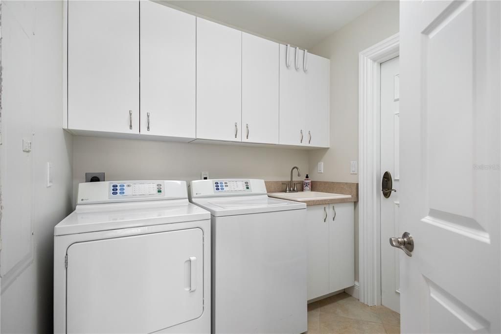 For Sale: $2,300,000 (2 beds, 2 baths, 2194 Square Feet)