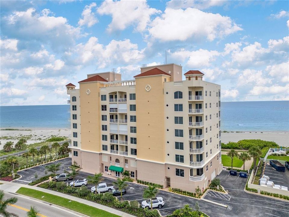 For Sale: $2,300,000 (2 beds, 2 baths, 2194 Square Feet)