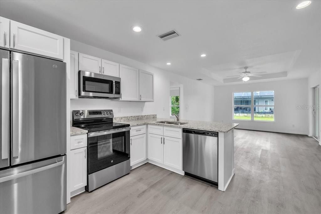 Под контрактом: $245,000 (2 спален, 1 ванн, 962 Квадратных фут)