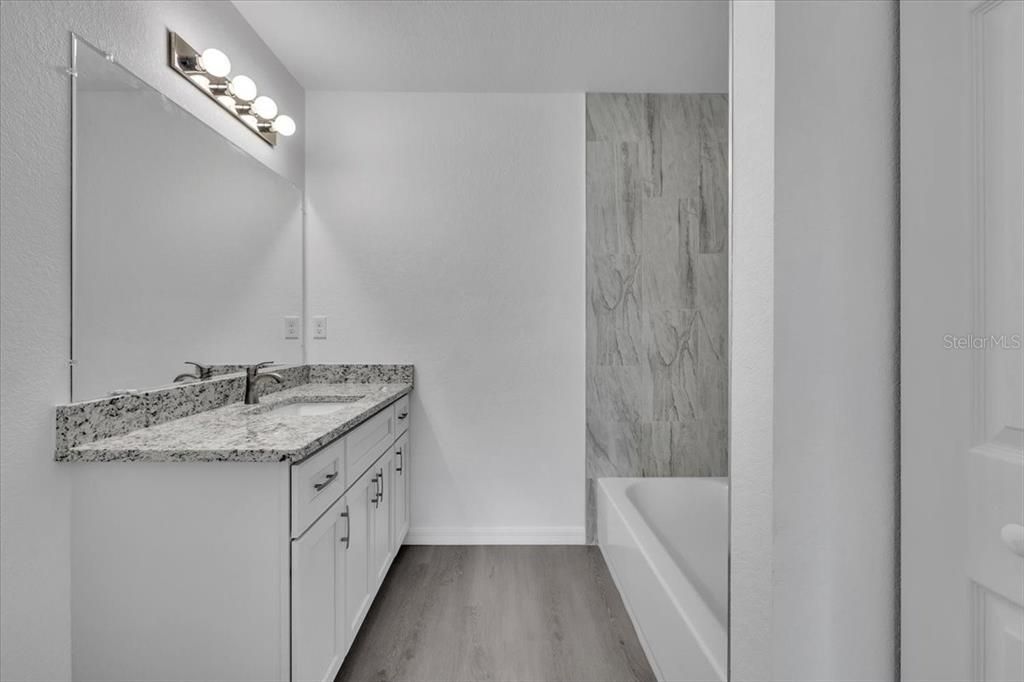 Под контрактом: $245,000 (2 спален, 1 ванн, 962 Квадратных фут)