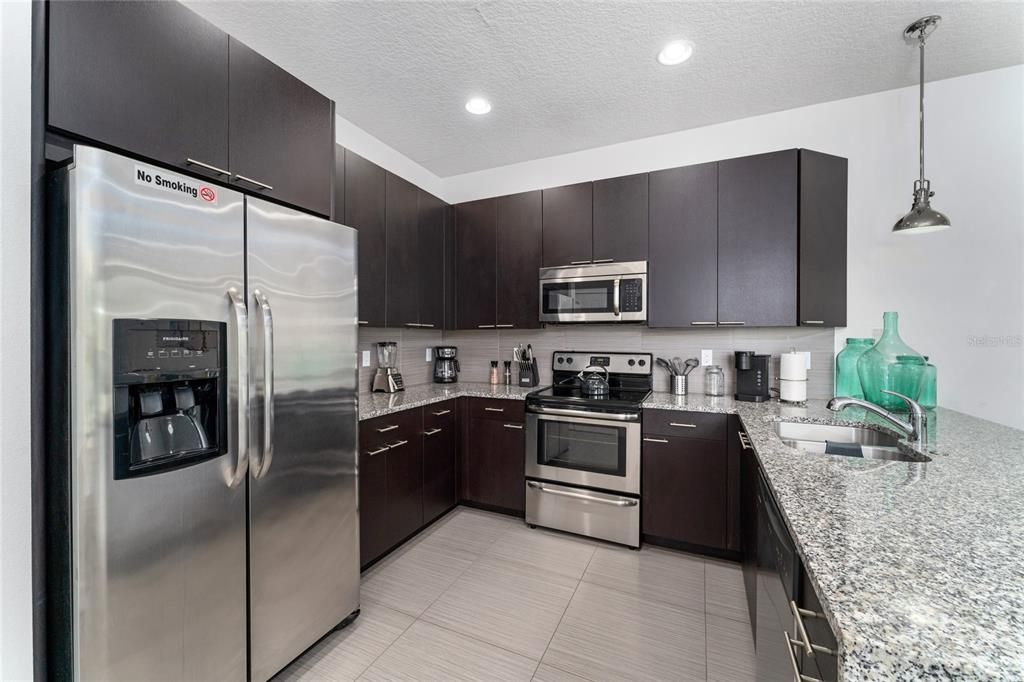 Active With Contract: $2,650 (3 beds, 3 baths, 1512 Square Feet)