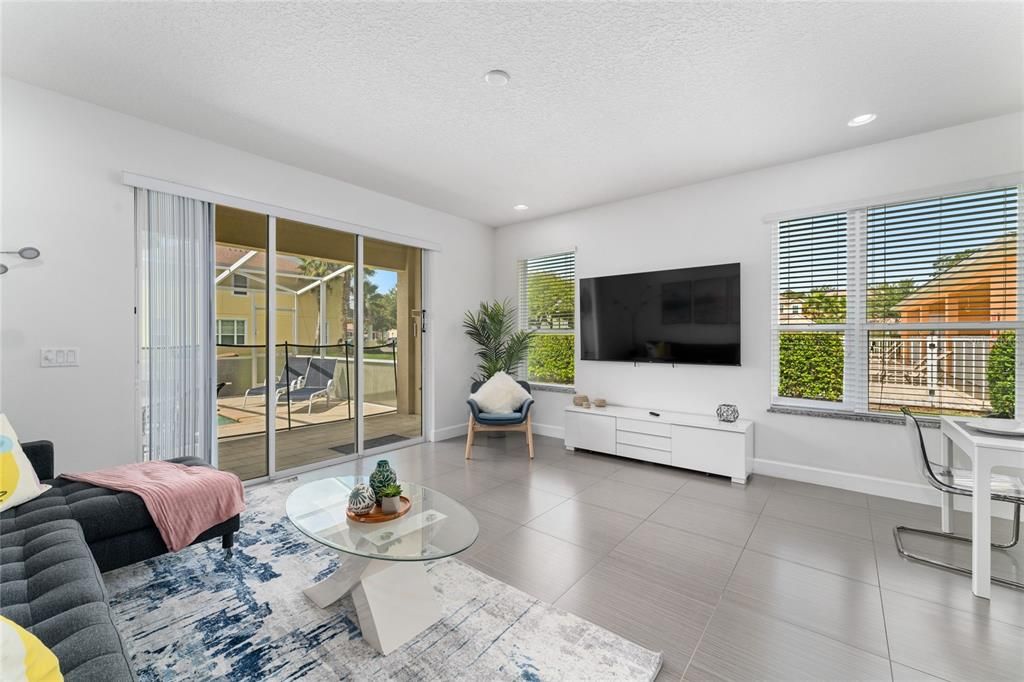 Active With Contract: $2,650 (3 beds, 3 baths, 1512 Square Feet)