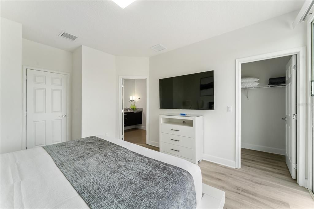 Active With Contract: $2,650 (3 beds, 3 baths, 1512 Square Feet)