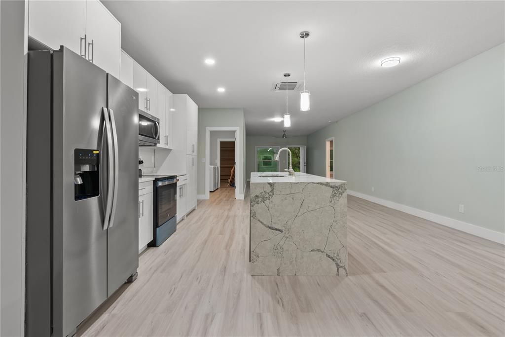 En Venta: $635,000 (5 camas, 3 baños, 2307 Pies cuadrados)