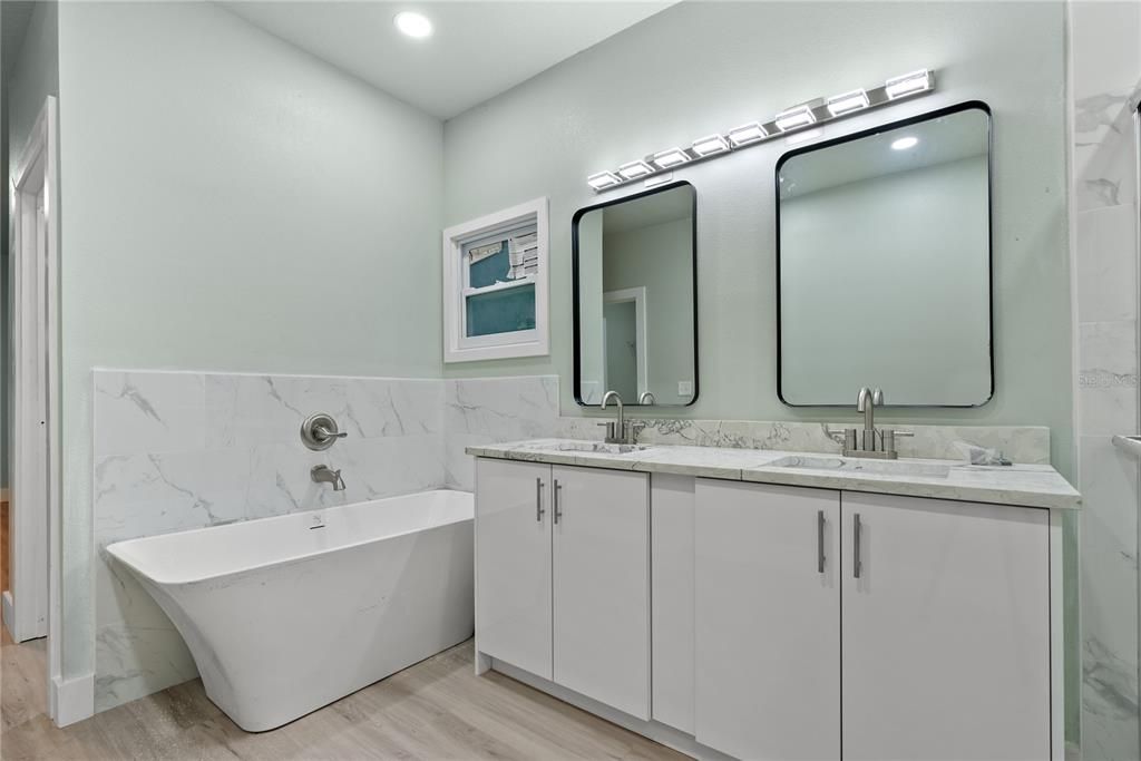 En Venta: $635,000 (5 camas, 3 baños, 2307 Pies cuadrados)