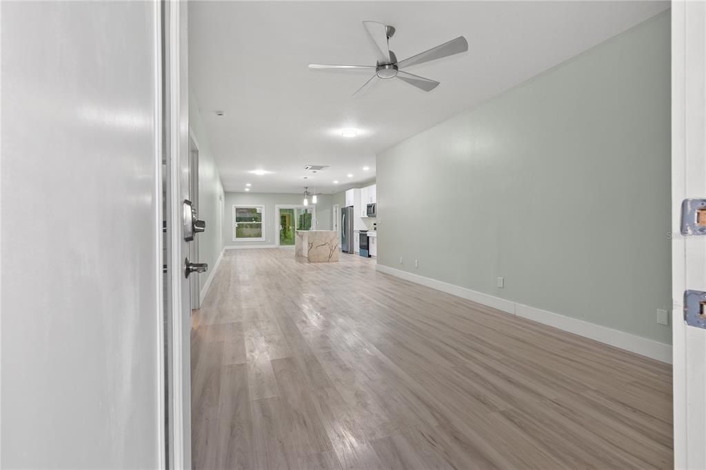 En Venta: $635,000 (5 camas, 3 baños, 2307 Pies cuadrados)