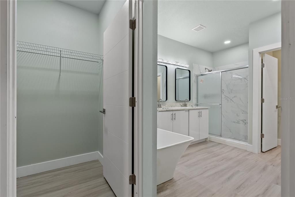 En Venta: $635,000 (5 camas, 3 baños, 2307 Pies cuadrados)