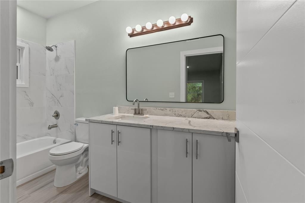 En Venta: $635,000 (5 camas, 3 baños, 2307 Pies cuadrados)