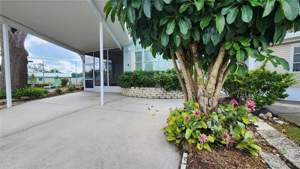 For Sale: $109,900 (1 beds, 1 baths, 786 Square Feet)