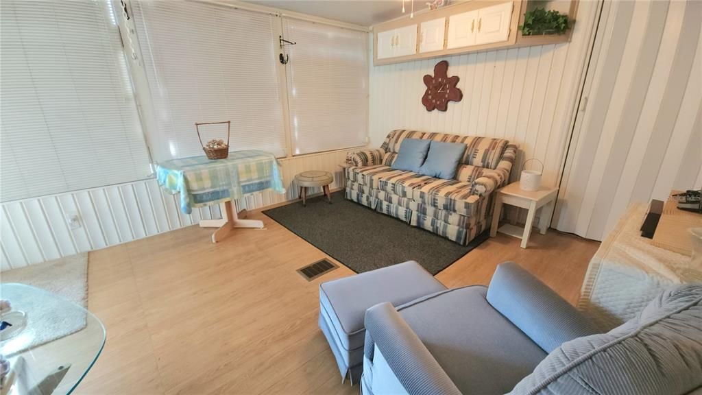 For Sale: $109,900 (1 beds, 1 baths, 786 Square Feet)