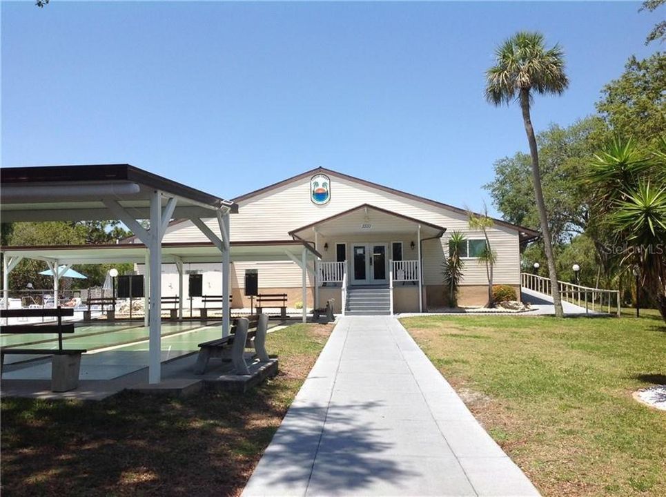 For Sale: $109,900 (1 beds, 1 baths, 786 Square Feet)