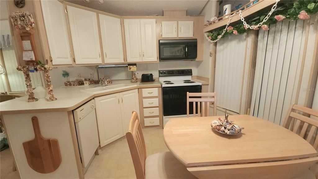 For Sale: $109,900 (1 beds, 1 baths, 786 Square Feet)