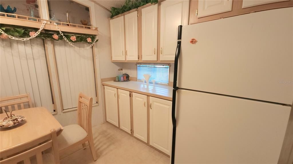 For Sale: $109,900 (1 beds, 1 baths, 786 Square Feet)