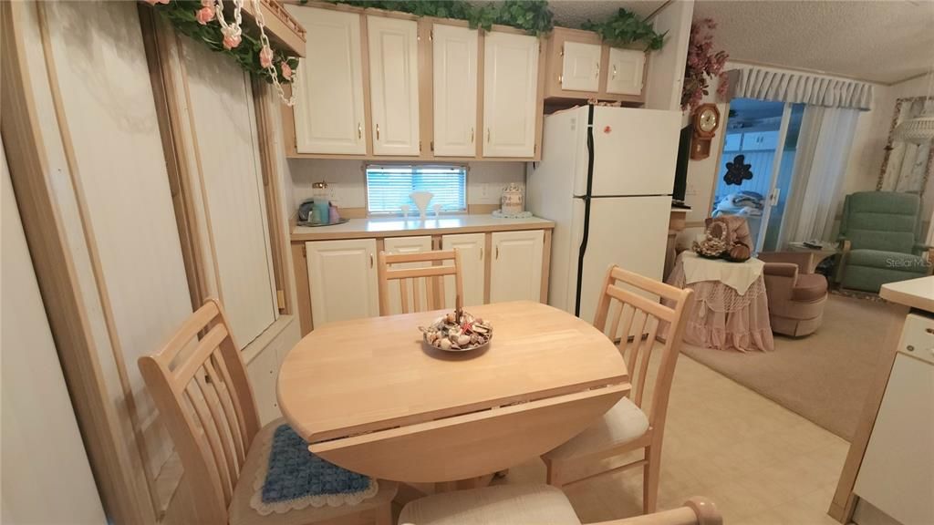 For Sale: $109,900 (1 beds, 1 baths, 786 Square Feet)