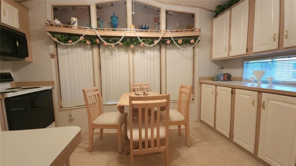 For Sale: $109,900 (1 beds, 1 baths, 786 Square Feet)