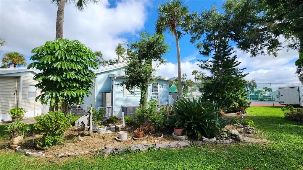 For Sale: $109,900 (1 beds, 1 baths, 786 Square Feet)