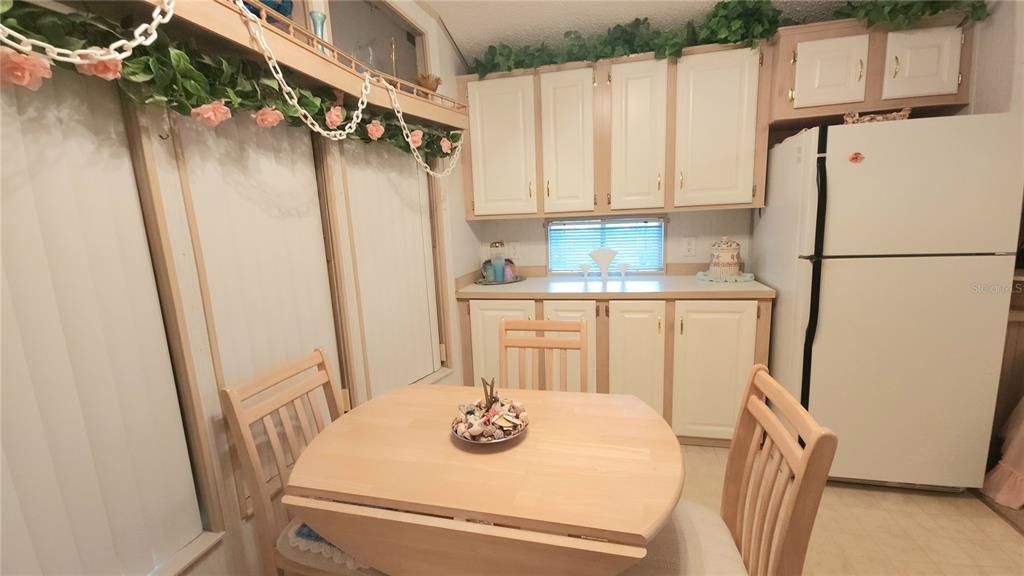 For Sale: $109,900 (1 beds, 1 baths, 786 Square Feet)