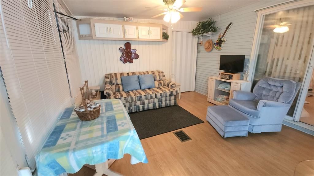 For Sale: $109,900 (1 beds, 1 baths, 786 Square Feet)