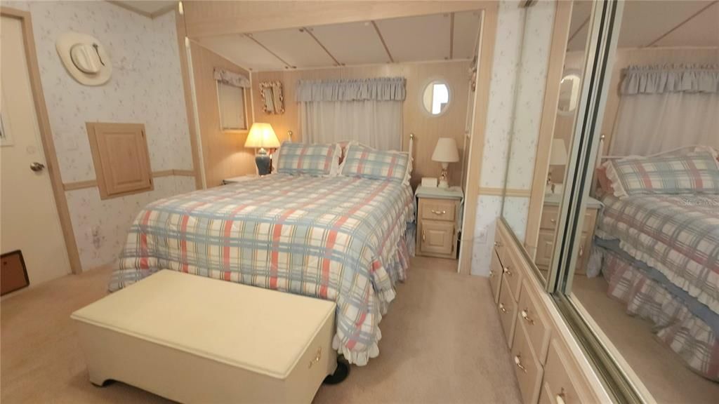 For Sale: $109,900 (1 beds, 1 baths, 786 Square Feet)