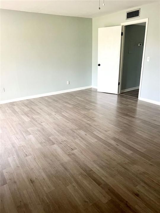 Под контрактом: $150,000 (3 спален, 1 ванн, 1520 Квадратных фут)