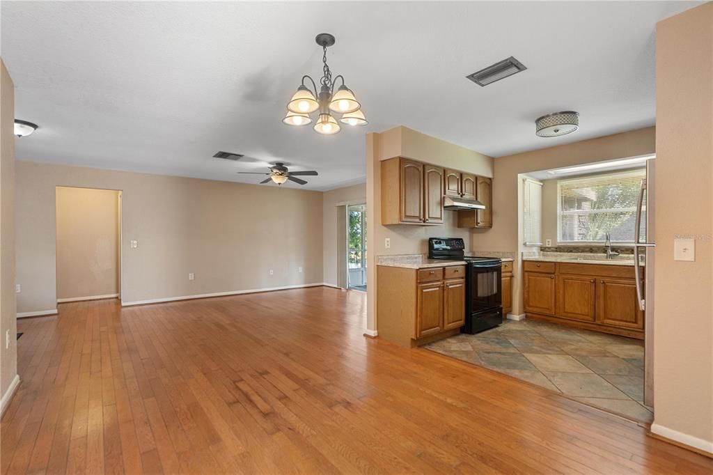 For Sale: $269,900 (2 beds, 2 baths, 1210 Square Feet)