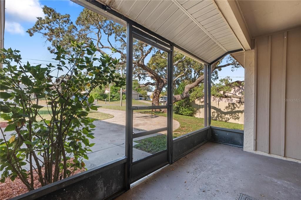 For Sale: $269,900 (2 beds, 2 baths, 1210 Square Feet)