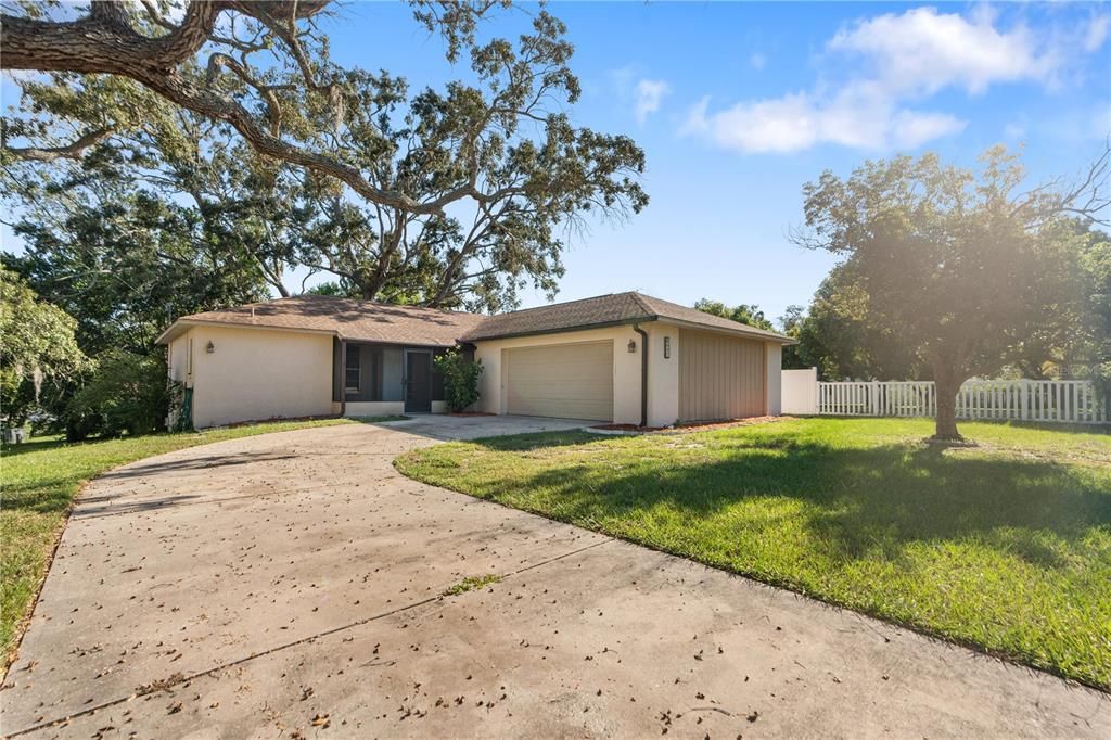 For Sale: $269,900 (2 beds, 2 baths, 1210 Square Feet)