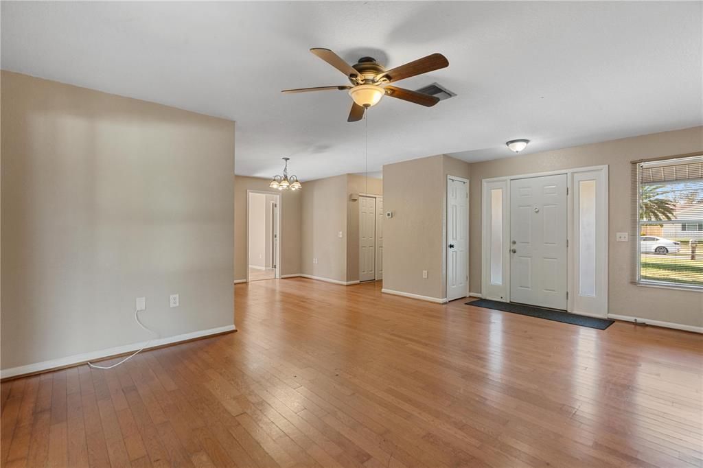 For Sale: $269,900 (2 beds, 2 baths, 1210 Square Feet)