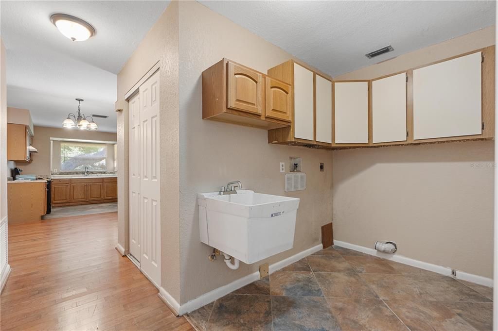For Sale: $269,900 (2 beds, 2 baths, 1210 Square Feet)