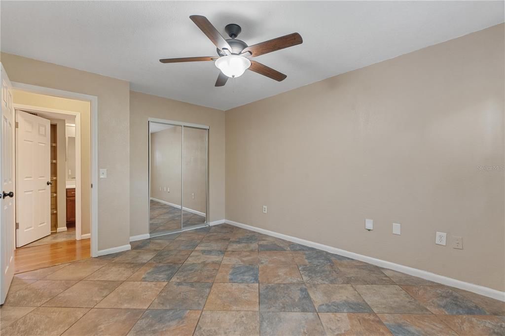 For Sale: $269,900 (2 beds, 2 baths, 1210 Square Feet)