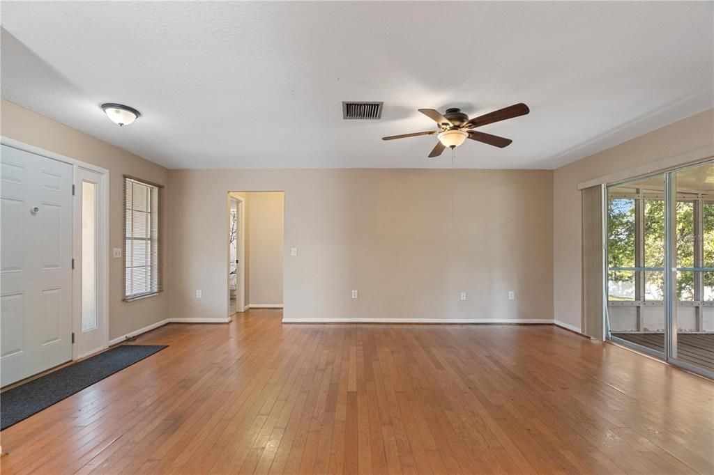 For Sale: $269,900 (2 beds, 2 baths, 1210 Square Feet)
