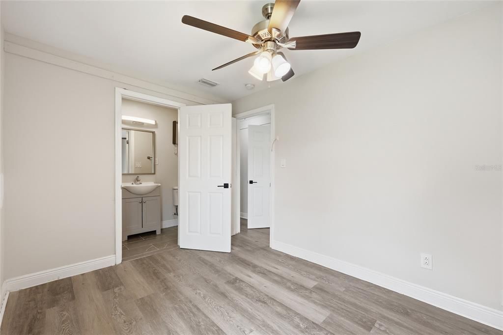 Active With Contract: $234,700 (2 beds, 1 baths, 684 Square Feet)