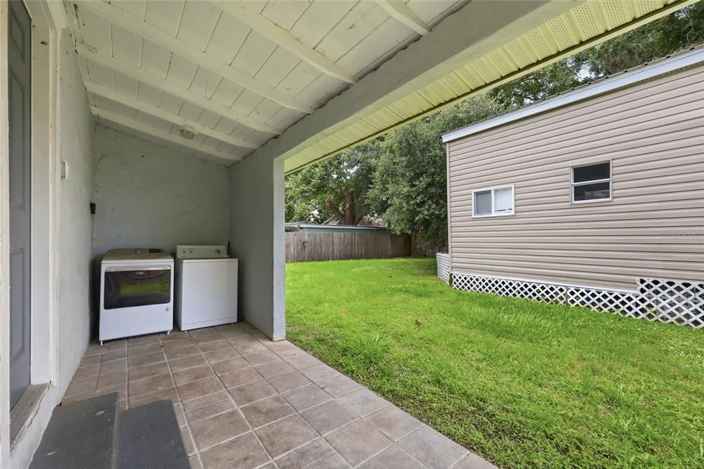 Active With Contract: $234,700 (2 beds, 1 baths, 684 Square Feet)
