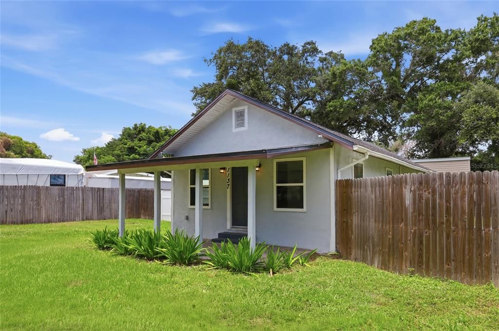 Active With Contract: $234,700 (2 beds, 1 baths, 684 Square Feet)