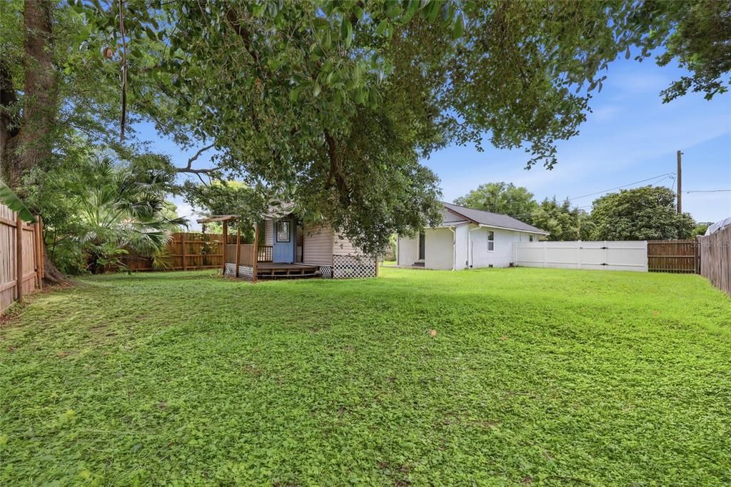 Active With Contract: $234,700 (2 beds, 1 baths, 684 Square Feet)
