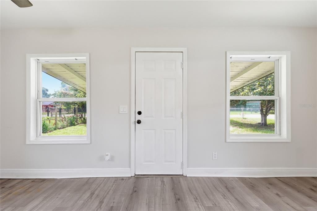 Active With Contract: $234,700 (2 beds, 1 baths, 684 Square Feet)
