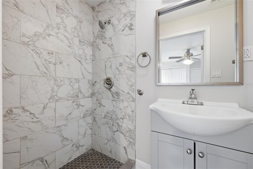 Active With Contract: $234,700 (2 beds, 1 baths, 684 Square Feet)