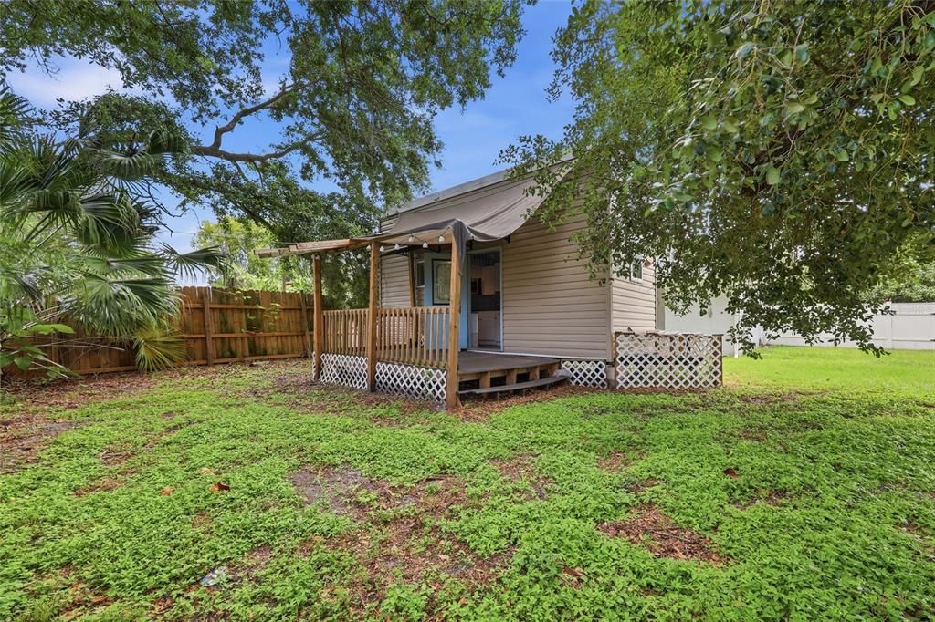 Active With Contract: $234,700 (2 beds, 1 baths, 684 Square Feet)