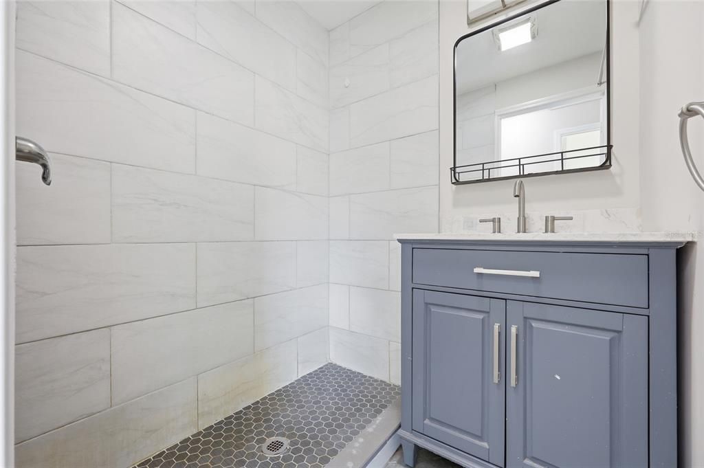 Active With Contract: $234,700 (2 beds, 1 baths, 684 Square Feet)