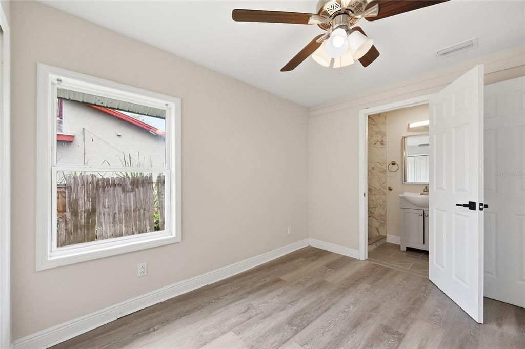 Active With Contract: $234,700 (2 beds, 1 baths, 684 Square Feet)