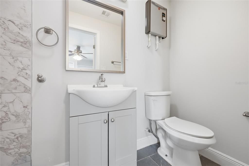 Active With Contract: $234,700 (2 beds, 1 baths, 684 Square Feet)